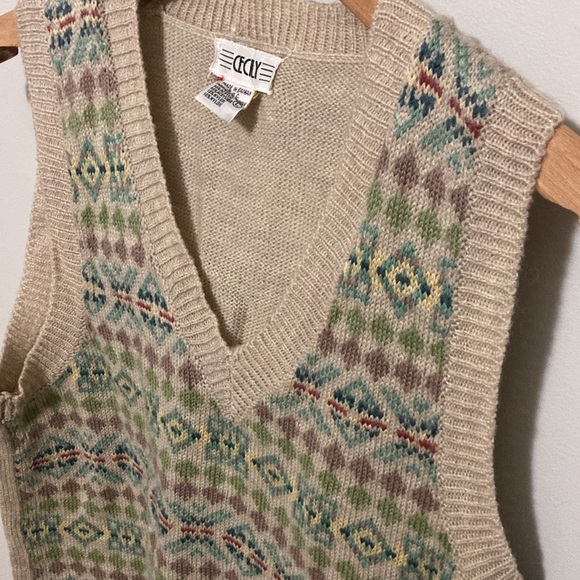 Vintage Cecily Sweater Vest, tan with pattern, size small - Picture 3 of 8